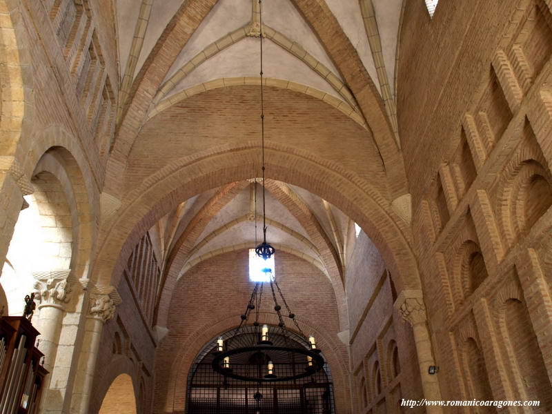 DETALLE DE LAS BVEDAS DE CRUCERA DE LA NAVE CENTRAL, HACIA LOS PIES DEL TEMPLO